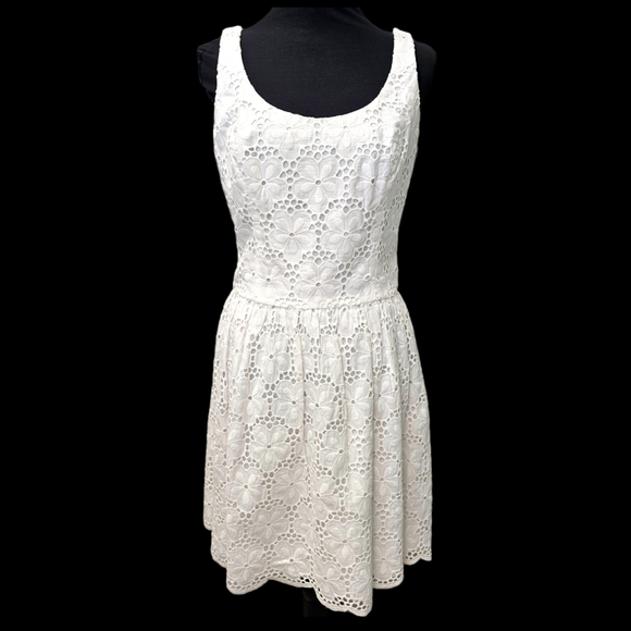 Lilly Pulitzer Calhoun Scoop Neck Resort White Charleston Eyelet Dress S… - Picture 1 of 11